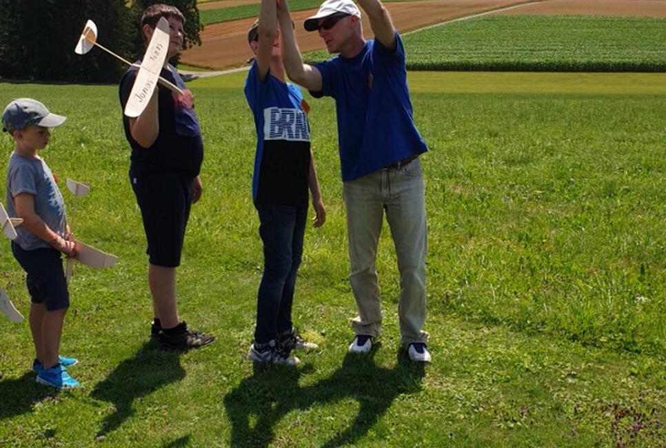 Gleiter bauen/Einfliegen und Modellflugzeug selber steuern