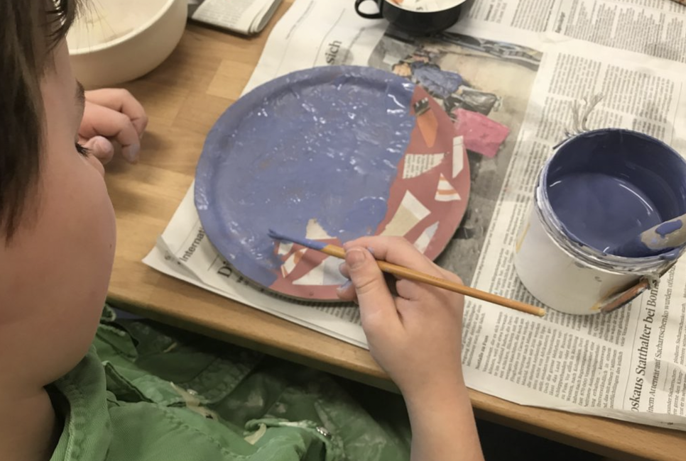 Familient&ouml;pfern: Gemeinsam eine kunstvolle Schale gestalten.