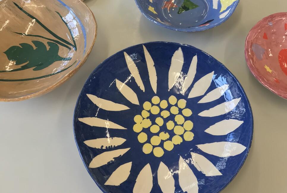 Familient&ouml;pfern: Gemeinsam eine kunstvolle Schale gestalten.