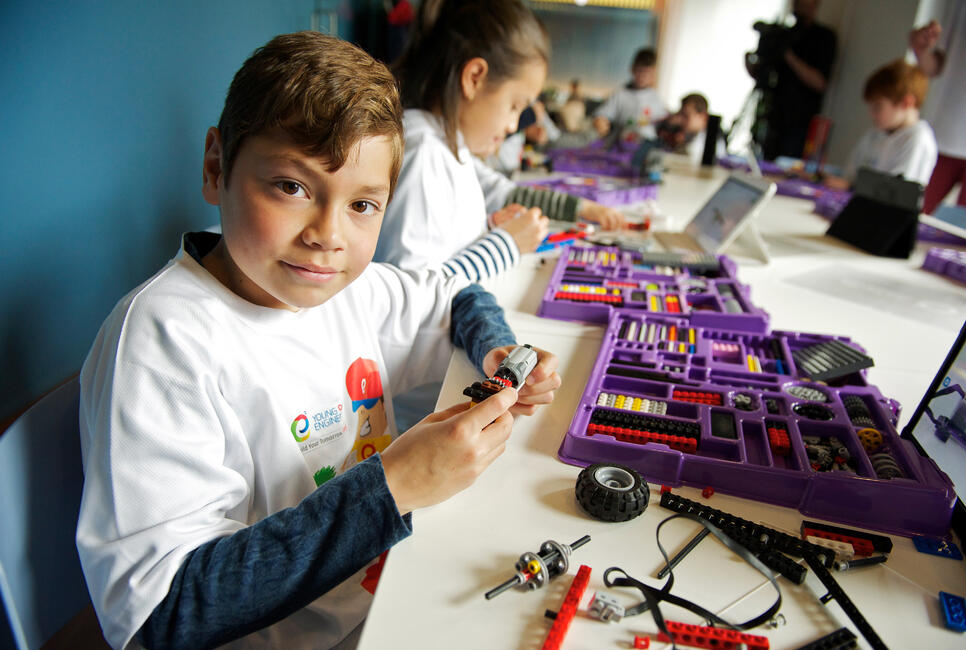 Young Engineers - LEGO Tech & Science