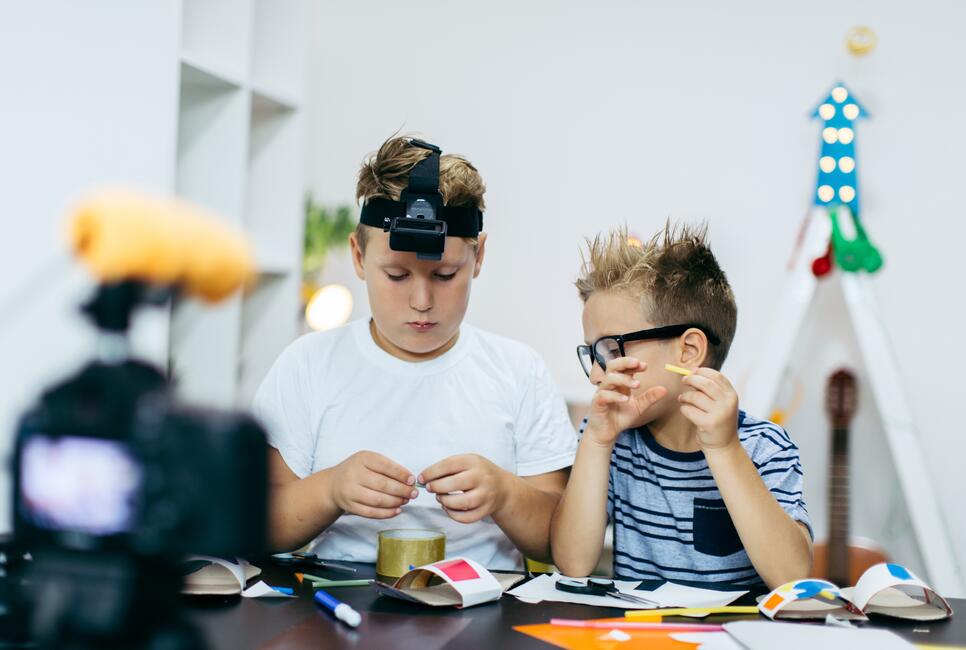 Future 50 - Die Welt von morgen entdecken! Willkommen in der Zukunftswerkstatt. Ein kreativer Ferienworkshop für junge Zukunftsentwickler/innen.