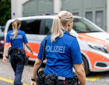 Bei der Feuerwehr und der Polizei