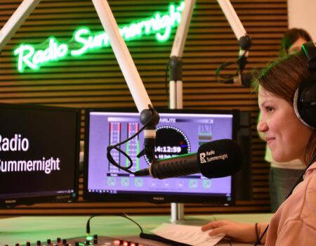Abenteuer Podcasting: entdecke, wie du deinen eigenen Podcast entwickeln kannst!